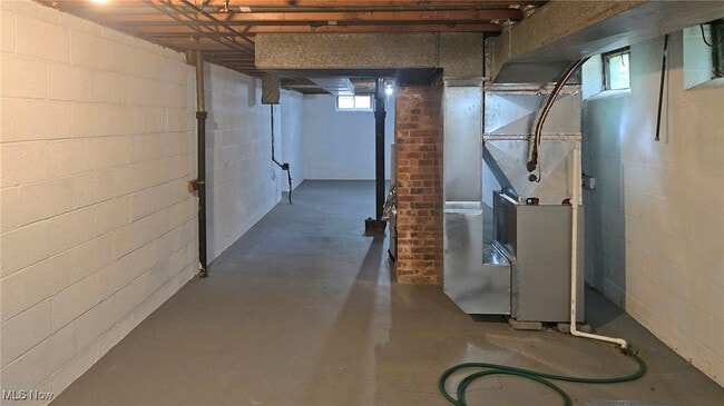 Building Photo - 6862 Westview Dr