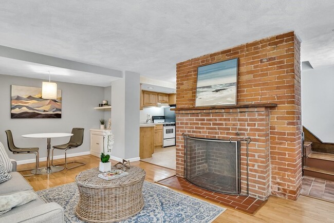 Large 1 Bed - Storage Unit - Laundry in Bu... - Large 1 Bed - Storage Condo Unit - Laundry in Bu... Unit 4