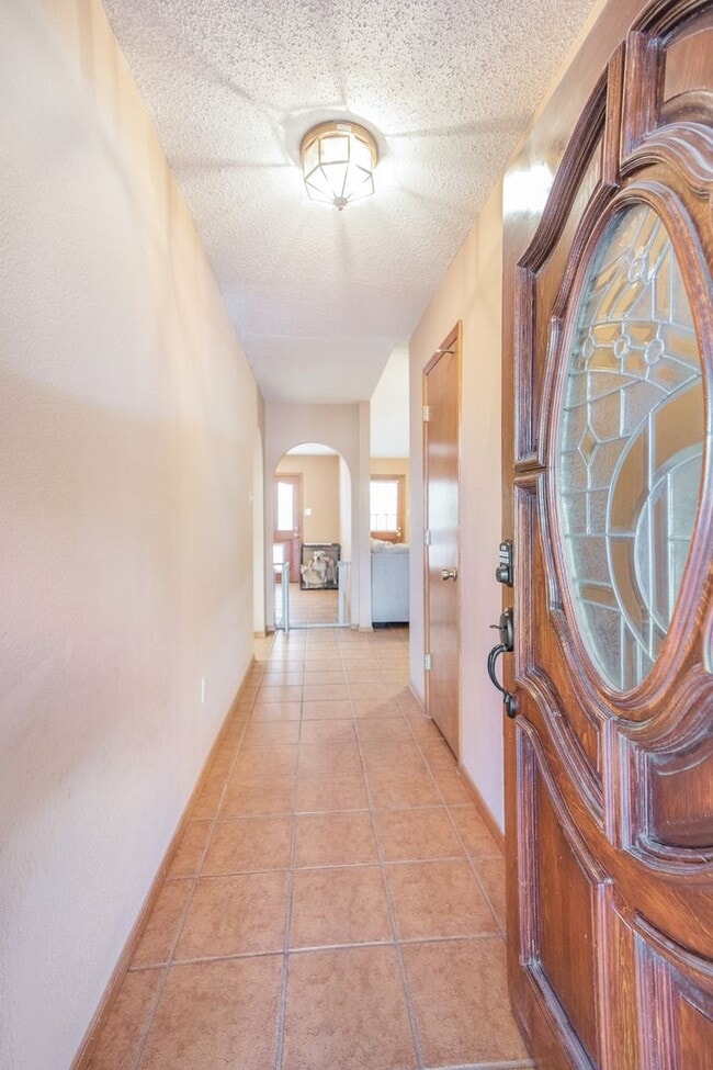 Photo - 3 Bedroom 2 Bathroom Home - Dogs Allowed & Large Backyard!