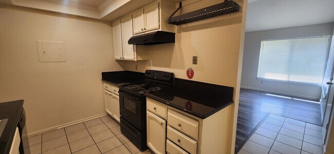 Photo - 8468001/37T Unit 8468001002- 395 Bouy Way