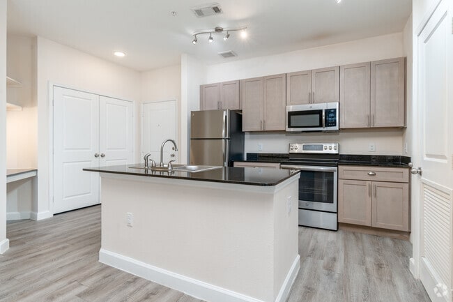 1BR, 1BA - 770SF - Kitchen