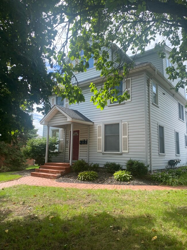 Building Photo - 315 N Mill St Unit 315 N. Mill st.