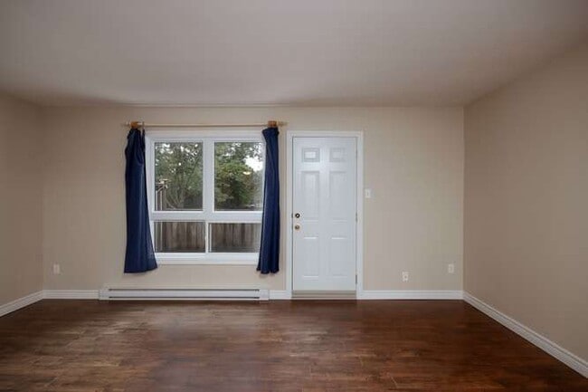 Photo - SPACIOUS 3 BEDROOM TOWNHOME IN SOUTHWEST LONDON Unit 152