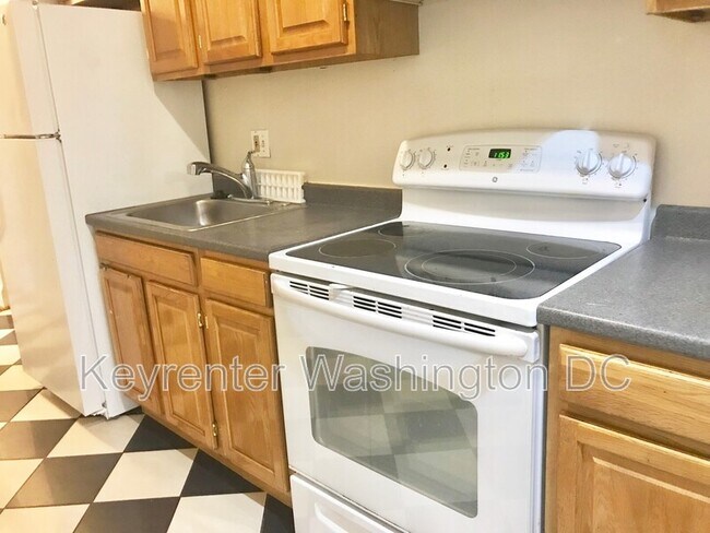 1700 West Virginia Ave NE Unidad NE Unit 3