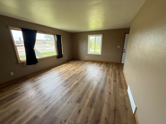 5 bedroom/ 2 bath home within walking distance to BSU - 5 bedroom/ 2 bath home within walking distance to BSU