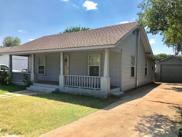 Building Photo - BIVINS ADORABLE 2BEDROOM 1BATH 1CAR GARAGE