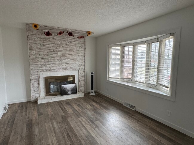 Photo - 4611 Scott St