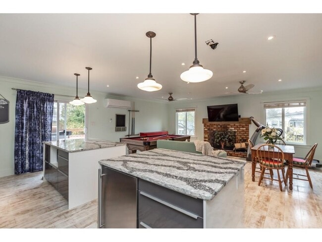 7532 Robin Crescent