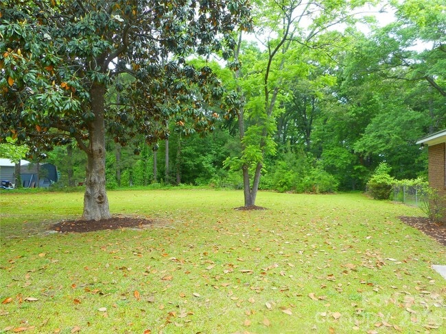 Photo - 733 Catawba Cir N