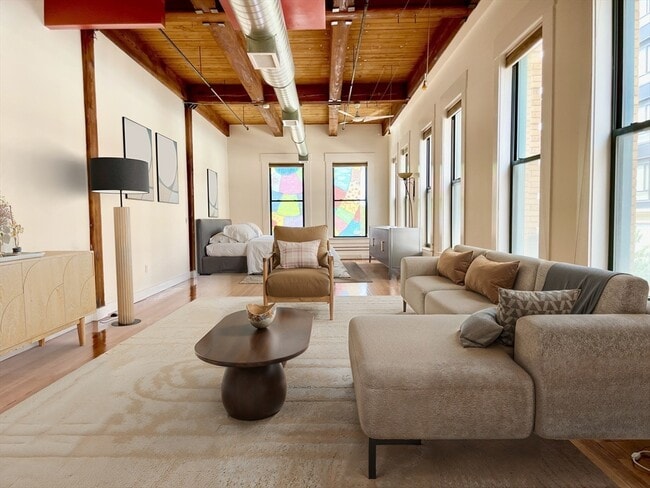 Building Photo - 49 Munroe St Unit 201