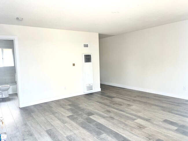 Photo - 319 S Alessandro St Unidad B