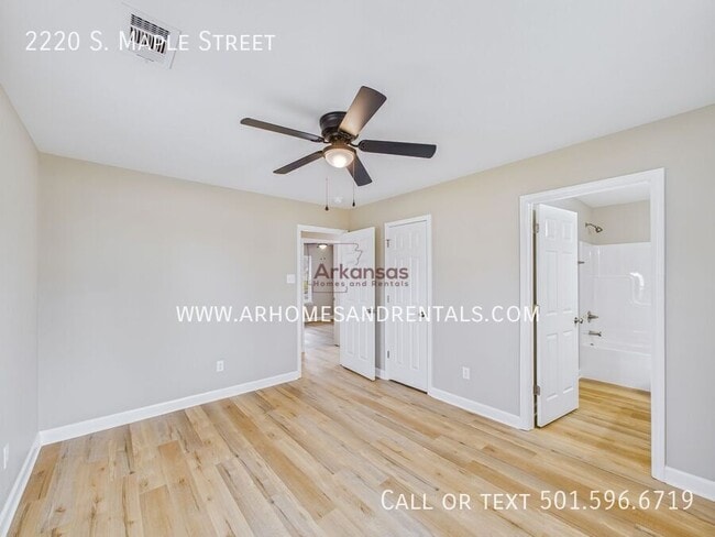 Photo - 2220 S Maple St