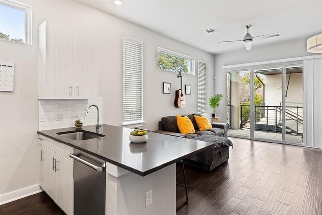 Photo - 1306 West Ave Unit 303