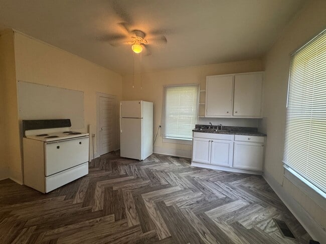 Photo - 622 Woodlawn Ave