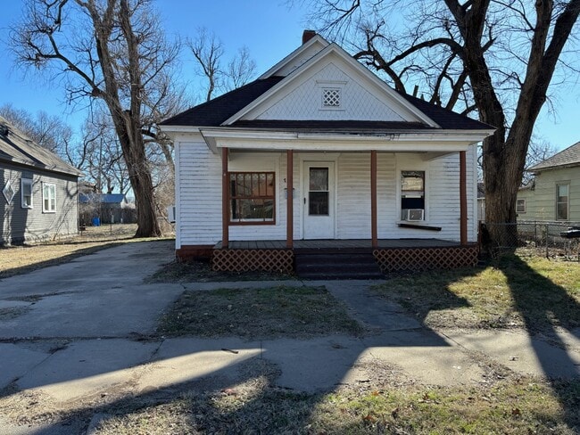 Building Photo - 711 E 6th Ave