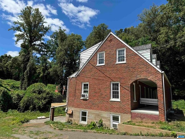 528 Valley Rd
