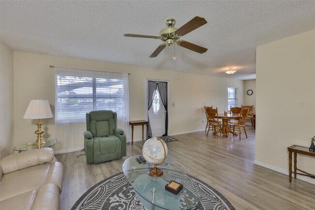 Photo - 1904 Canterbury Ln Unit 11