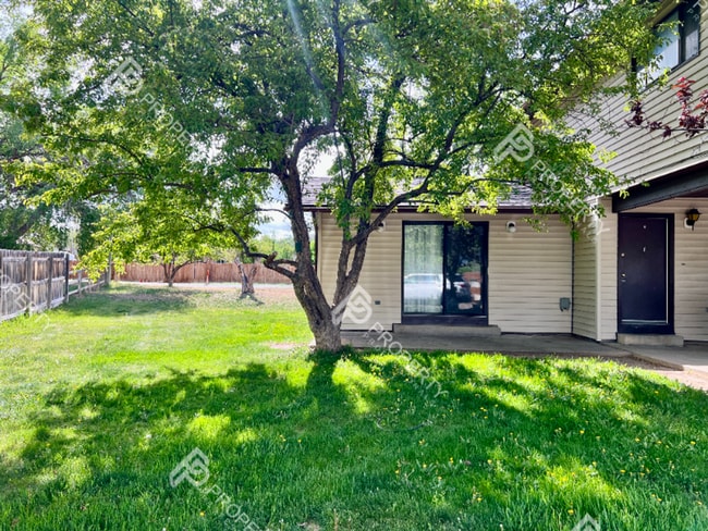 Building Photo - 867 Birch Ave Unit 1