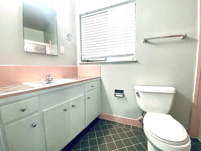 Photo - Lakeshore Gardens