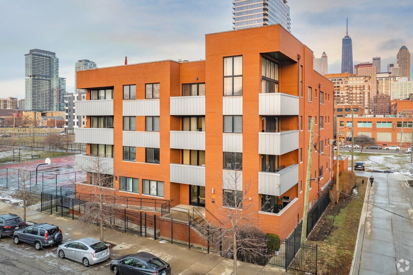 Photo - 825 N Hudson Ave