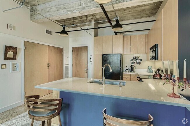 Building Photo - 710 Colorado St Unit 6E Rental