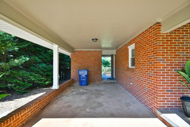 Photo - 3011 Manchester Cir