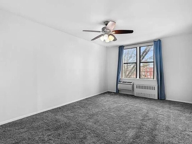 Photo - 1874 Pelham Pkwy S Unit LS