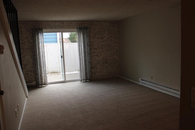 Photo - Beautiful 2 Bedroom 1.5 Bathroom Condo!
