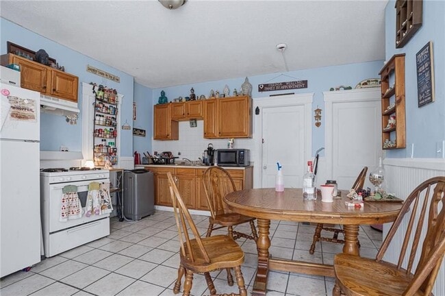937 Social St Unit 3
