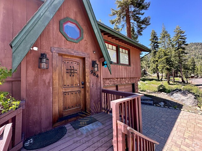 Building Photo - Beautiful Mountain Home w 2 Car Garage!