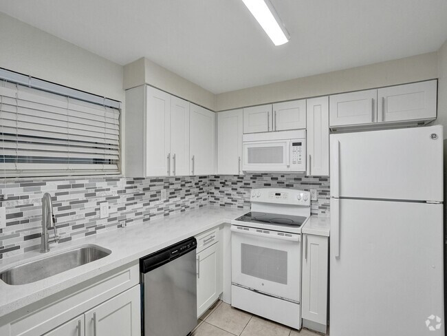 Building Photo - 2 bed/2 bath Unit 108 Rental