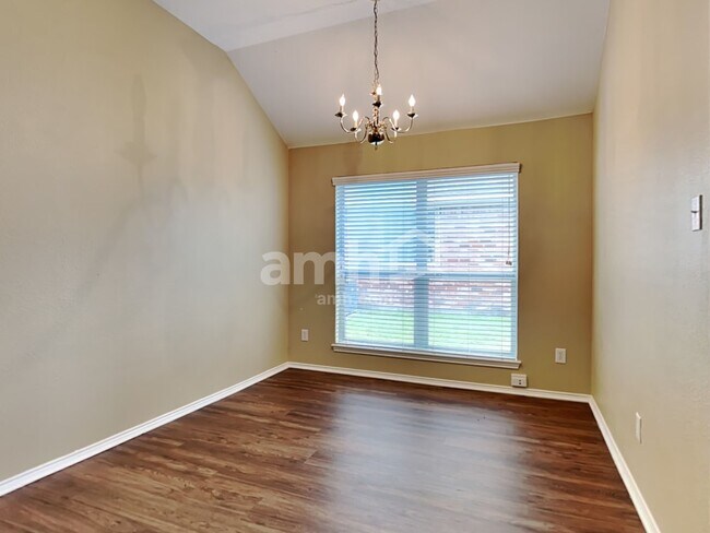 Photo - 112 Chesterfield Cir