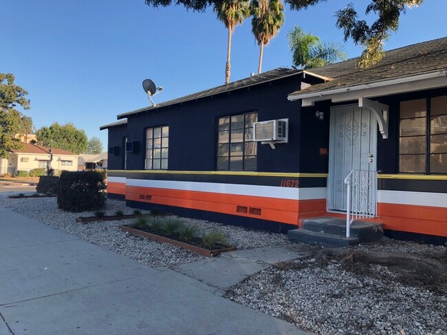 Photo - 11672 Oxnard St Unit 11672