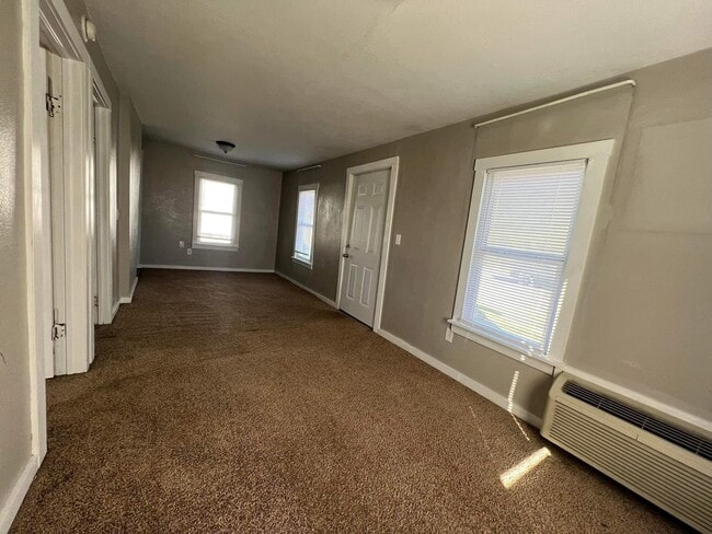 Photo - 402 N Cedar St