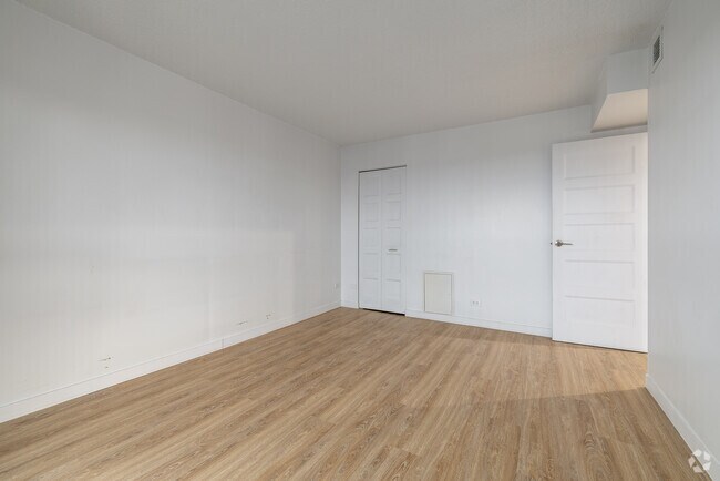 2BR, 1BA - 885SF - Primary Bedroom - Le Sans Soucy