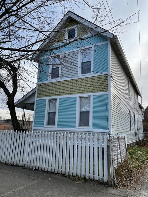 Building Photo - 1374 E 41st St Unit 2