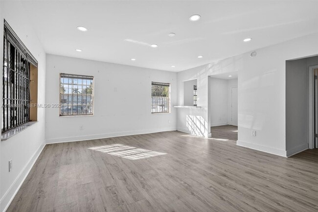 Photo - 708 SW 10th St Unit 1