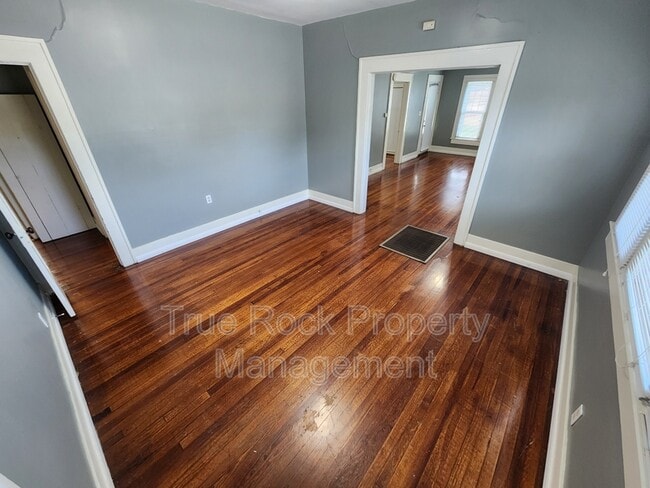 Photo - 830 E 12th St
