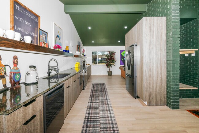 MCM Ranch : Modern 5BR Near Henry Ford & McLaren