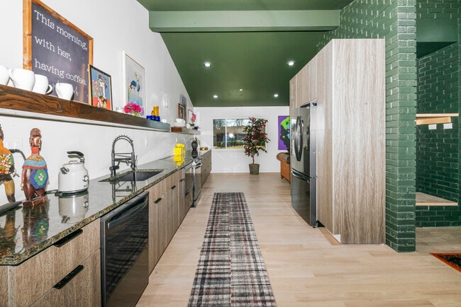 Photo - MCM Ranch : Modern 5BR Near Henry Ford & McLaren