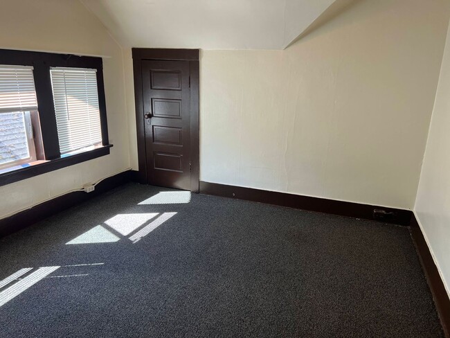 Photo - PP | 17th Unit 5015B