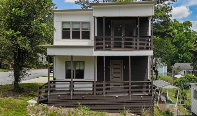 Photo - 210 Mathewson Pl SW