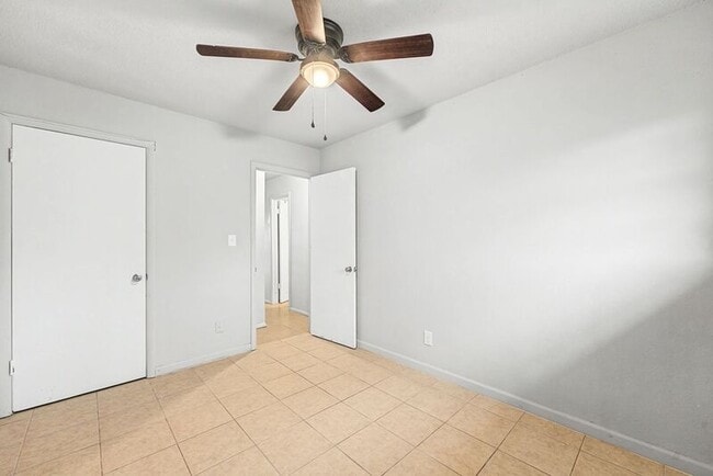 Photo - 911 S 10th St