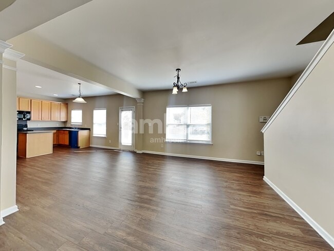 Photo - 612 Latimer Way