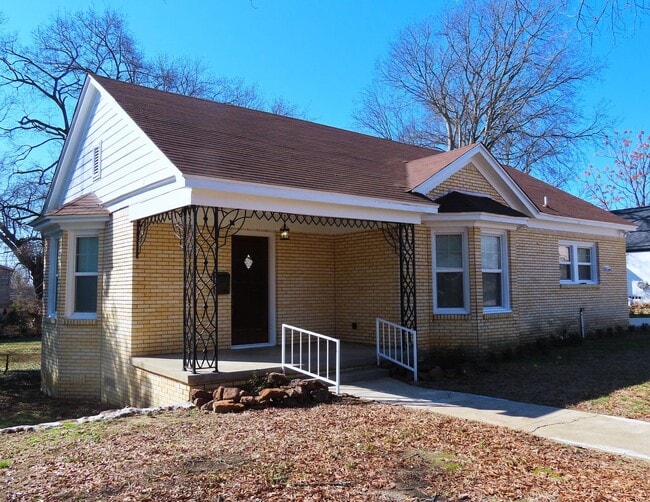 Photo - Newly Renovated 2 Bedroom, 1 Bathroom Cottage w/ Large Backyard! Storage Building