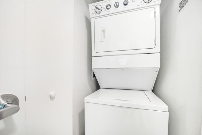 Photo - 60 SW 13th St Unidad 4208