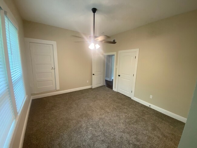 Photo - 2065 Broadway