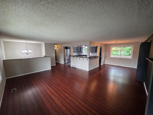 Photo - Beautiful Home in 5 Mile