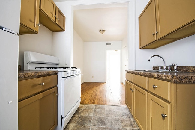 Photo - 8208 S Drexel Ave