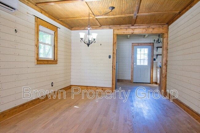 Photo - 1203 Simpson St